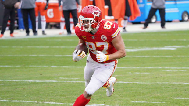 Jan 17, 2021; Kansas City, Missouri, USA; Kansas City Chiefs tight end Travis Kelce (87) runs the ball against the Cleveland Browns during the first half in the AFC Divisional Round playoff game at Arrowhead Stadium. Mandatory Credit: Denny Medley-USA TODAY Sports